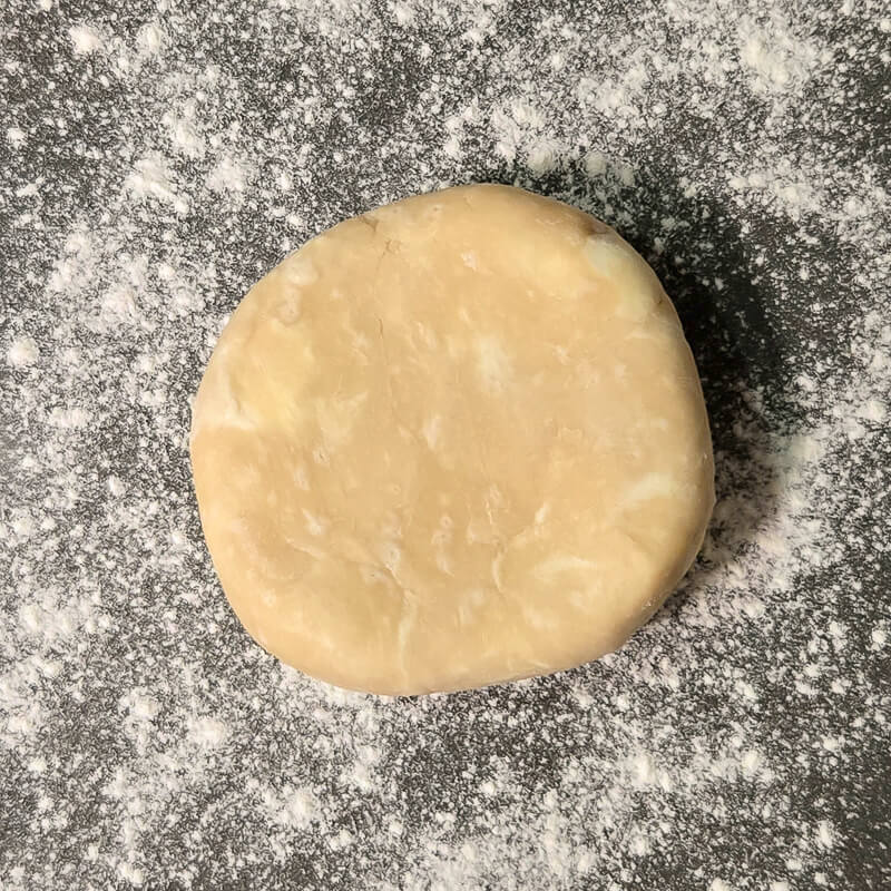 a floured disc of pie dough