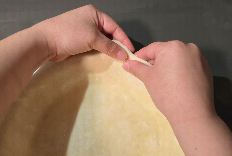 how to roll the edge of a pie crust for crimping