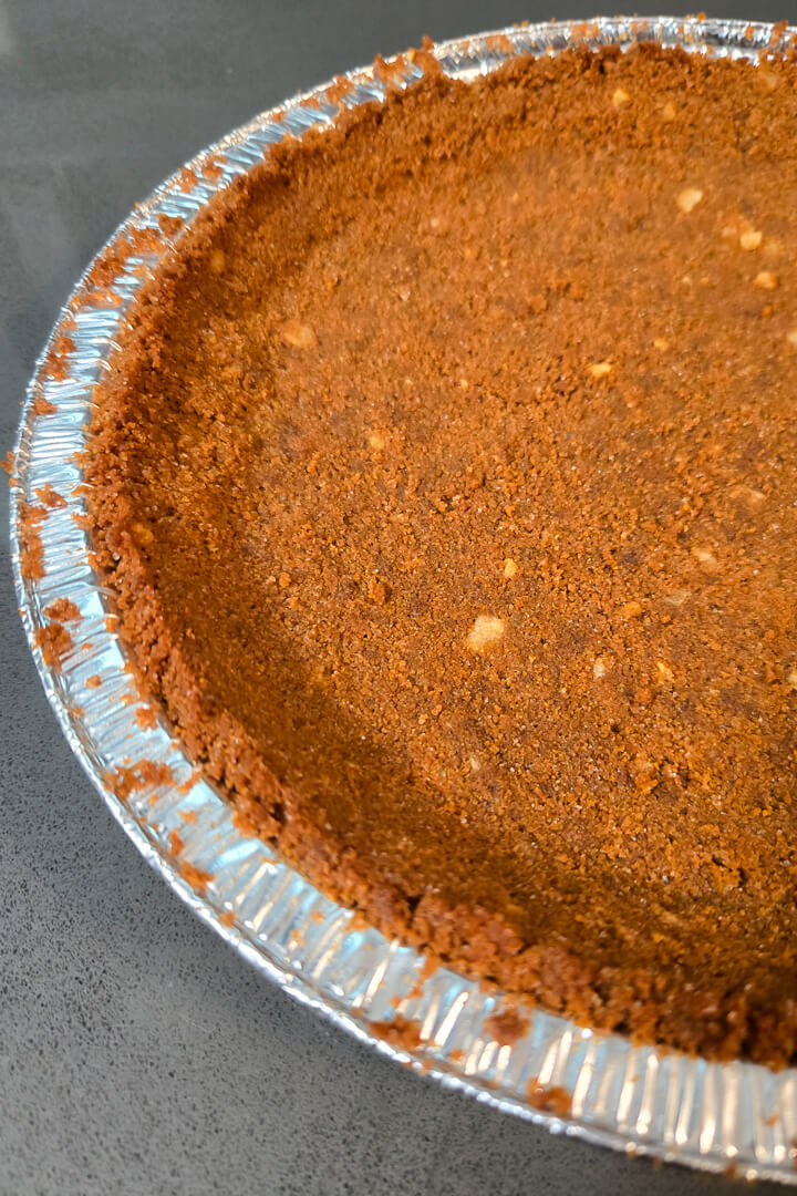 close up photo of a gingerbread pie crust in a pie tin