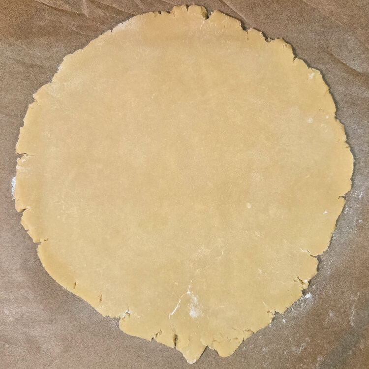 pasta frolla (Italian shortcrust pastry) rolled out into a large circle to fit into a pie tin