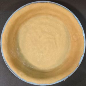 pasta frolla in a pie tin