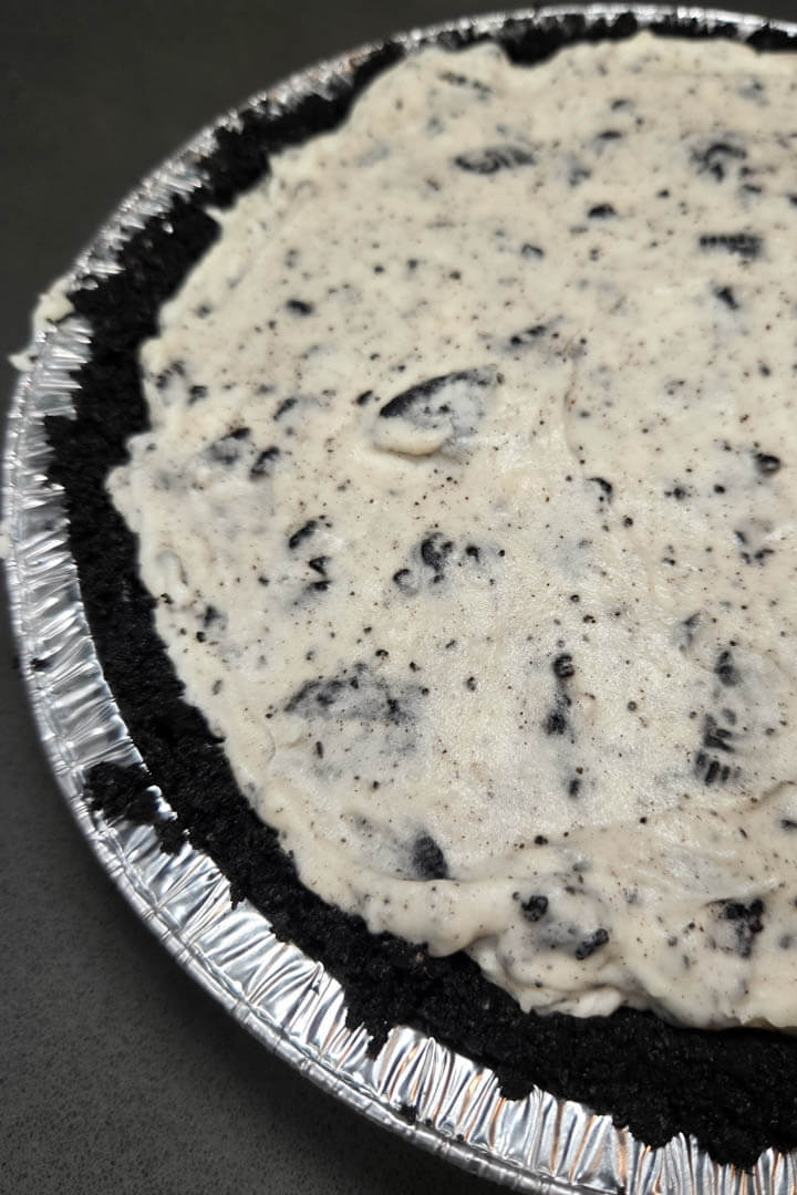 close up photo of a cookies and cream pie